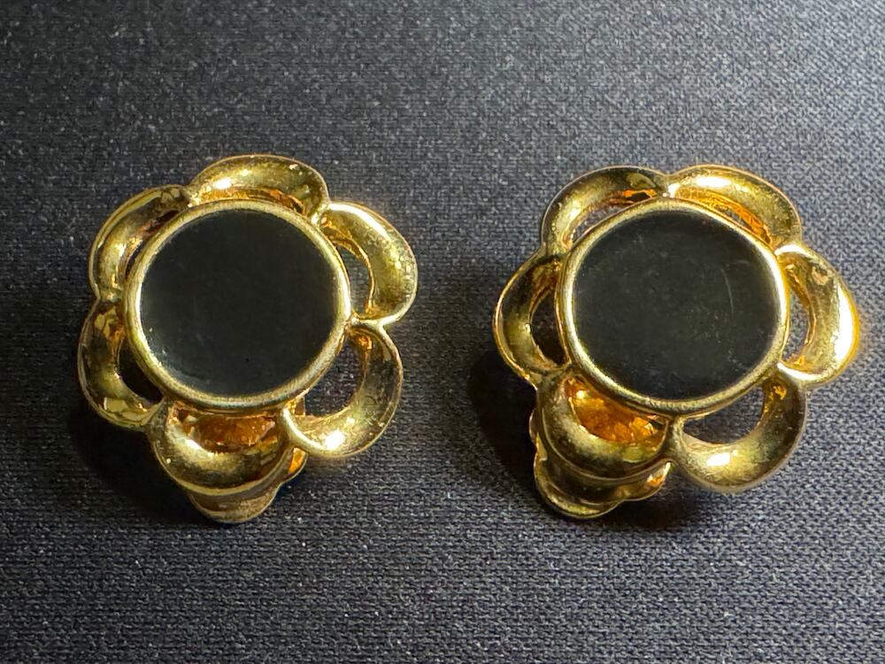 Vintage Janie Synenberg Gold Pated Black Enamel Clip On Earrings